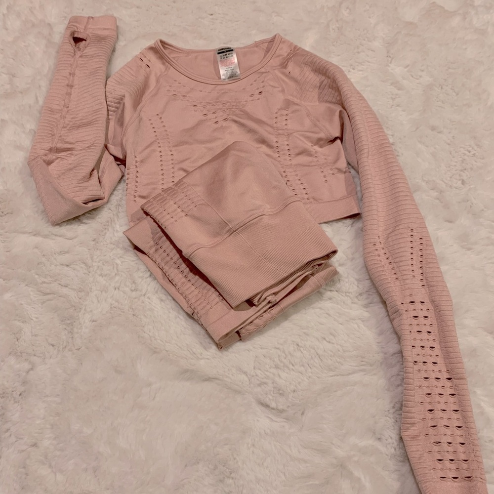 Women’s Gymshark Long Sleeve & Legging Workout Set!